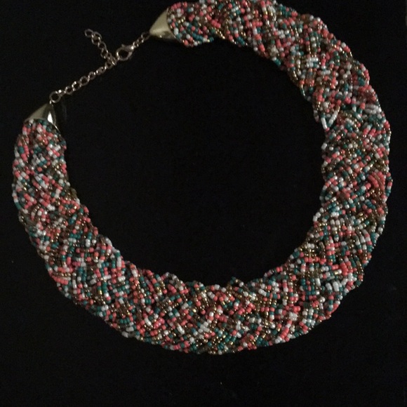 Jewelry - ❣️HOST PICK❣️ Beaded necklace with gold trim